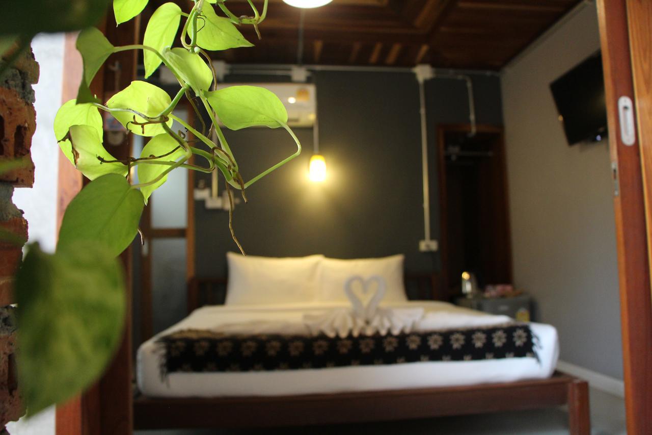 The Noi Guest House & Restaurant Koh Lipe Extérieur photo