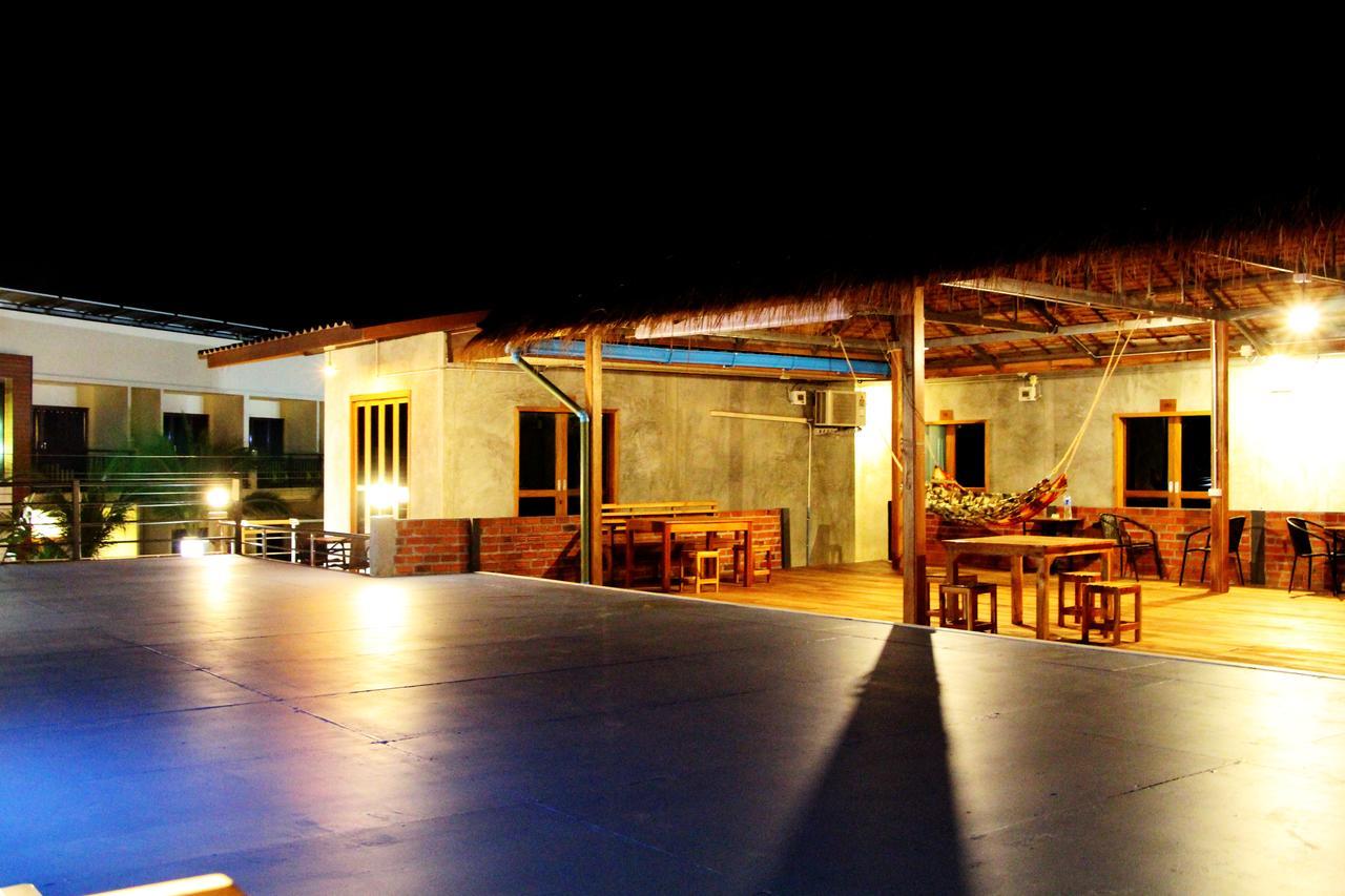 The Noi Guest House & Restaurant Koh Lipe Extérieur photo