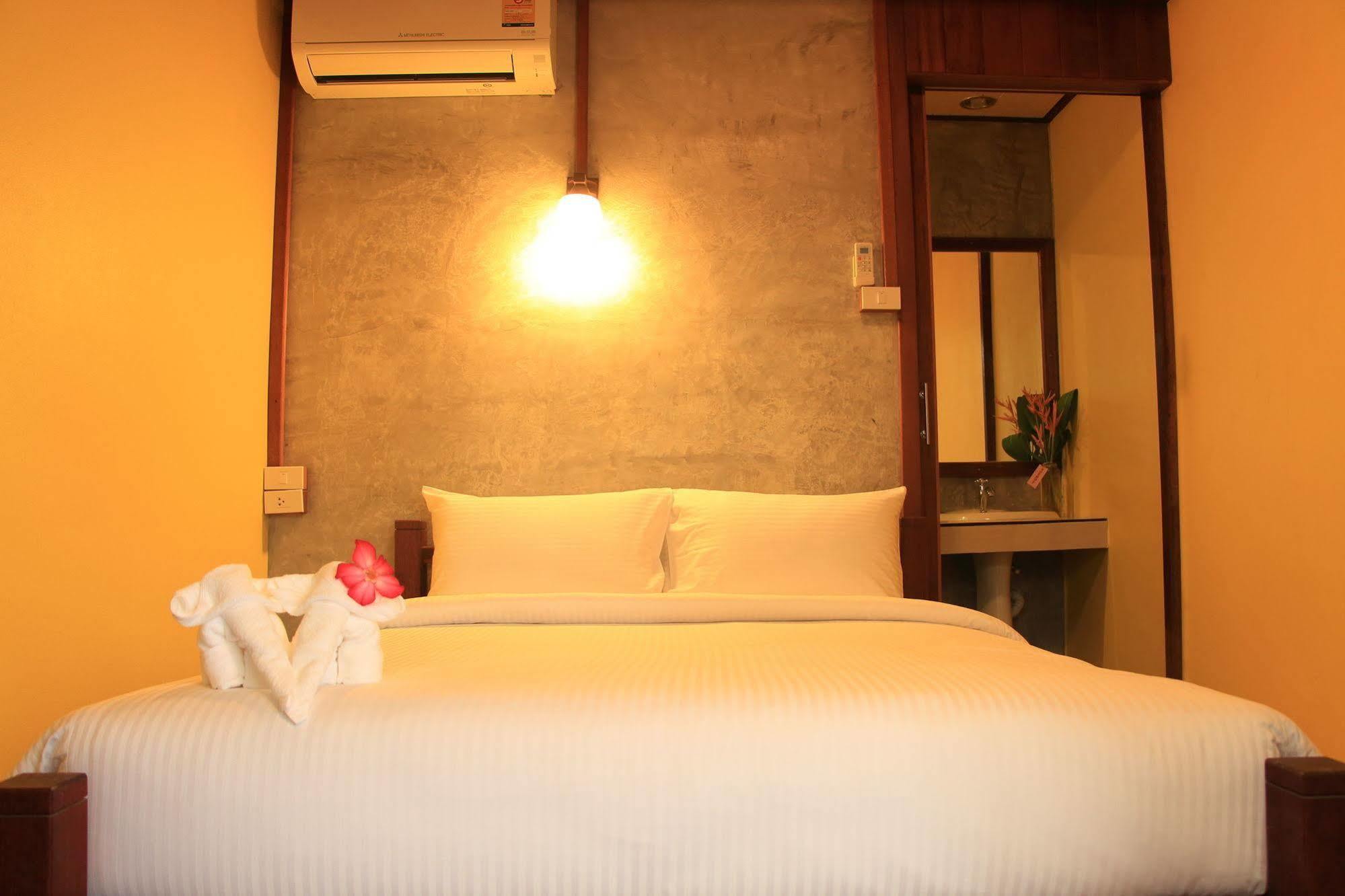 The Noi Guest House & Restaurant Koh Lipe Extérieur photo