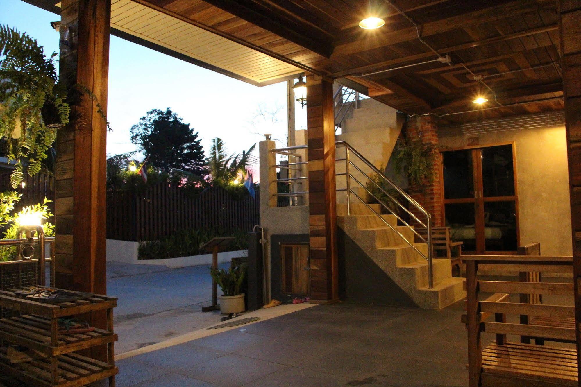 The Noi Guest House & Restaurant Koh Lipe Extérieur photo